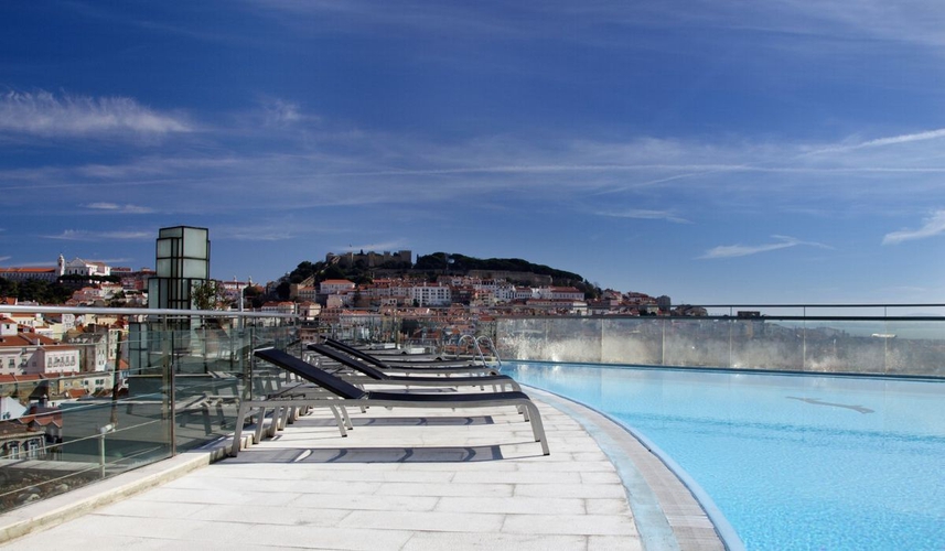 Swimming pool VIP Executive Éden Aparthotel Lisbon