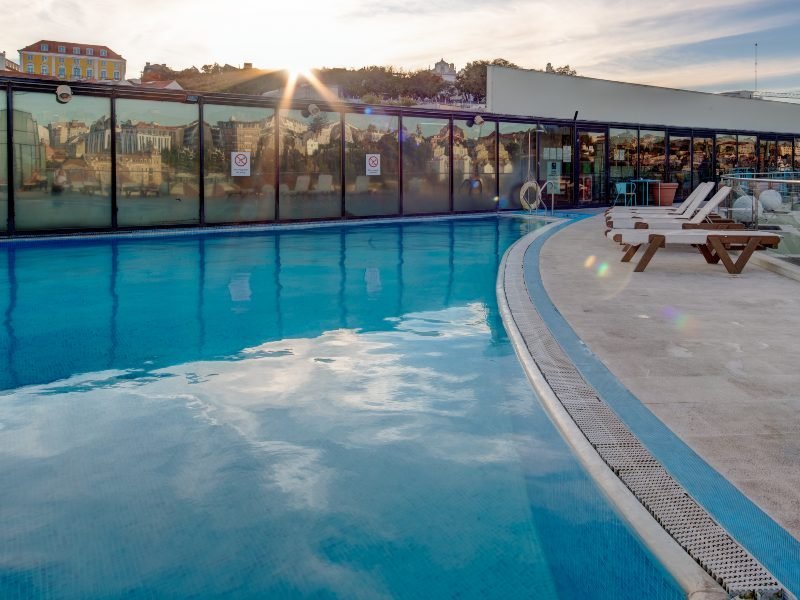 Swimming pool VIP Executive Éden Aparthotel Lisbon
